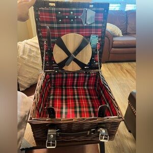 New Plaid Picnic Basket with Utensils